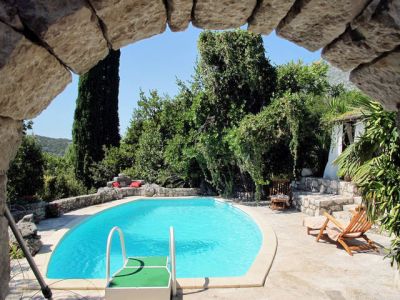 Ferienhaus mit Pool in Bacina