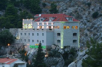 Hotel Villa Dvor zwischen Adria und Cetina-Schlucht, Omis, Kroatien